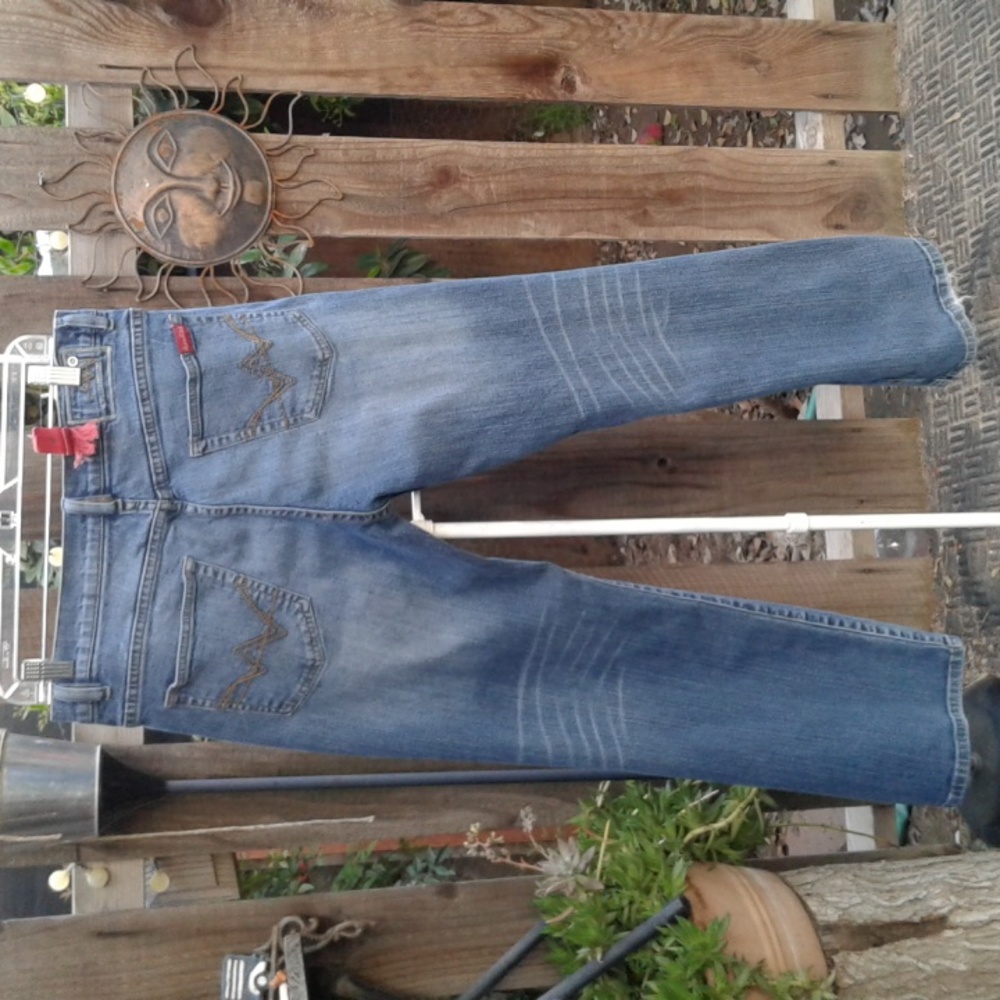 Men's jeans size 34 leg inseam 28 in blue some distressed but good condition